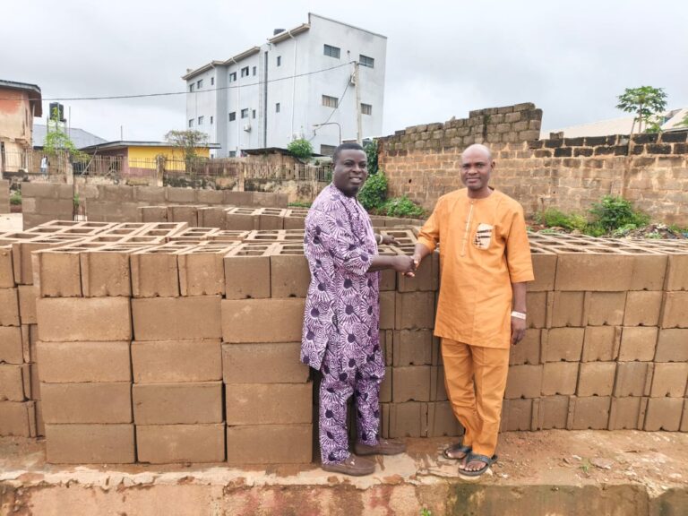 Hon. Steven Fapetu Donates 500 Blocks to Support Olupoyi Customary Court Hall Project