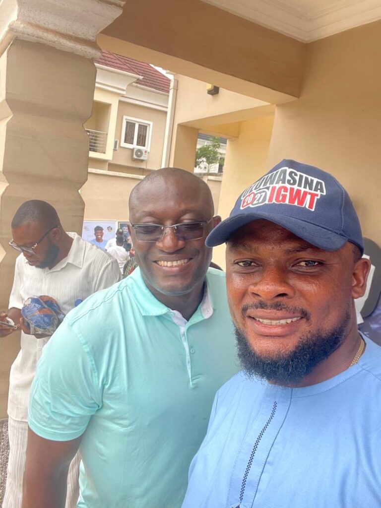 6b915b47-6c0b-4b7e-a4fa-4a021cc3daf3